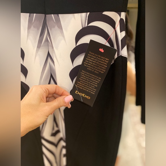 Bebe Size Small Long Sleeved Print Block Scuba Dress Robe Scuba Motif NWT - Picture 13 of 16